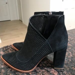 vince camuto levesna